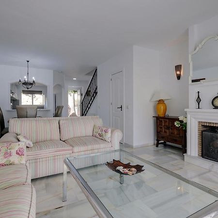 Quaint 2 Bedroom Townhouse With Pool Close To Sea! Benalmádena Extérieur photo