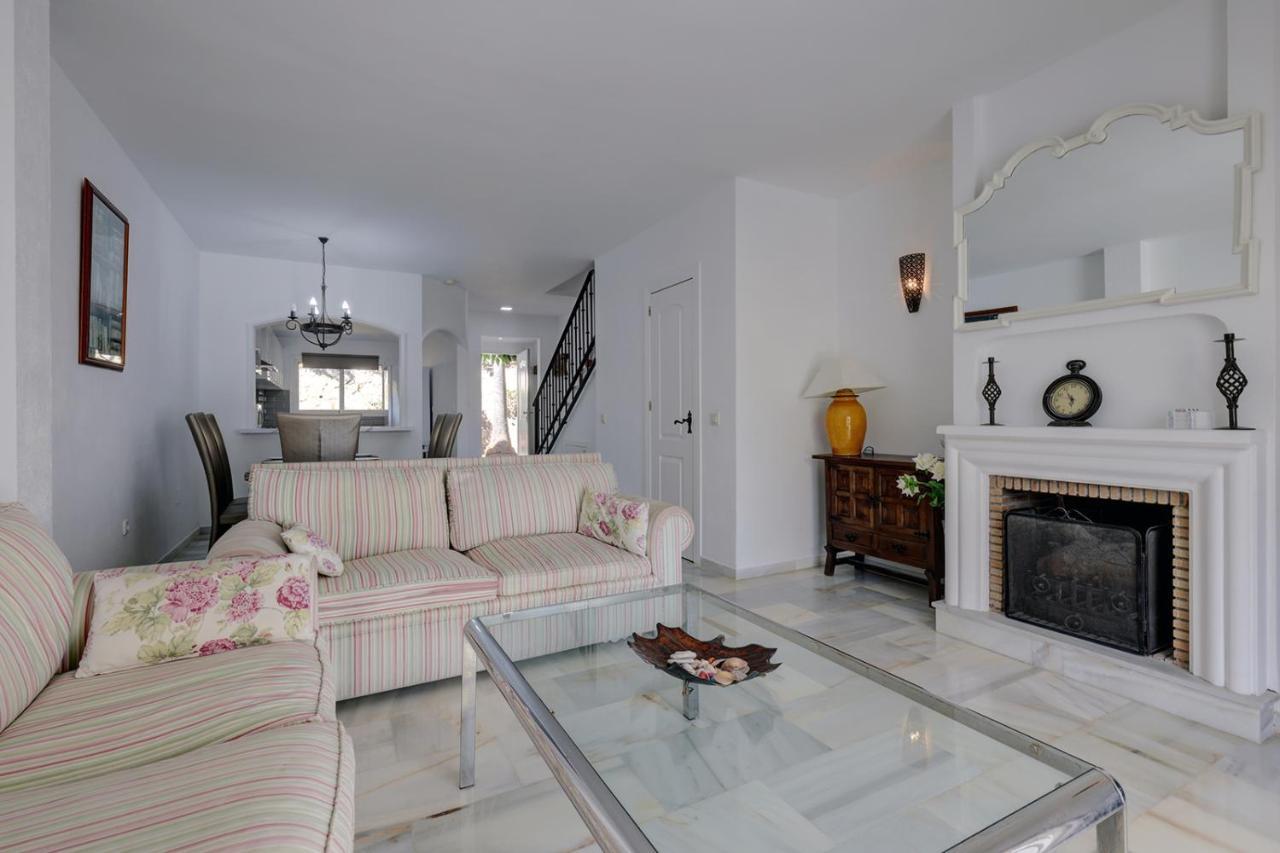 Quaint 2 Bedroom Townhouse With Pool Close To Sea! Benalmádena Extérieur photo