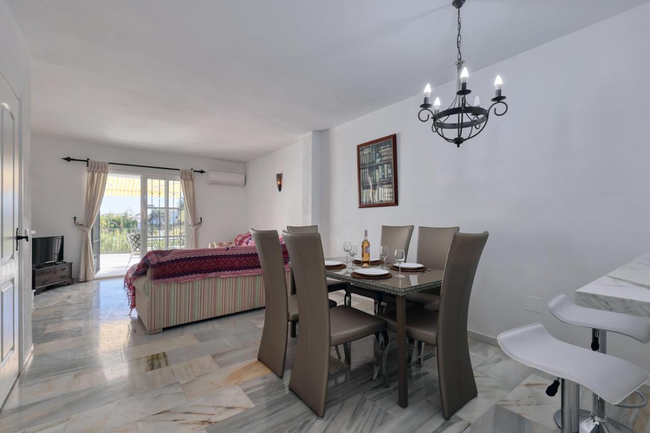 Quaint 2 Bedroom Townhouse With Pool Close To Sea! Benalmádena Extérieur photo