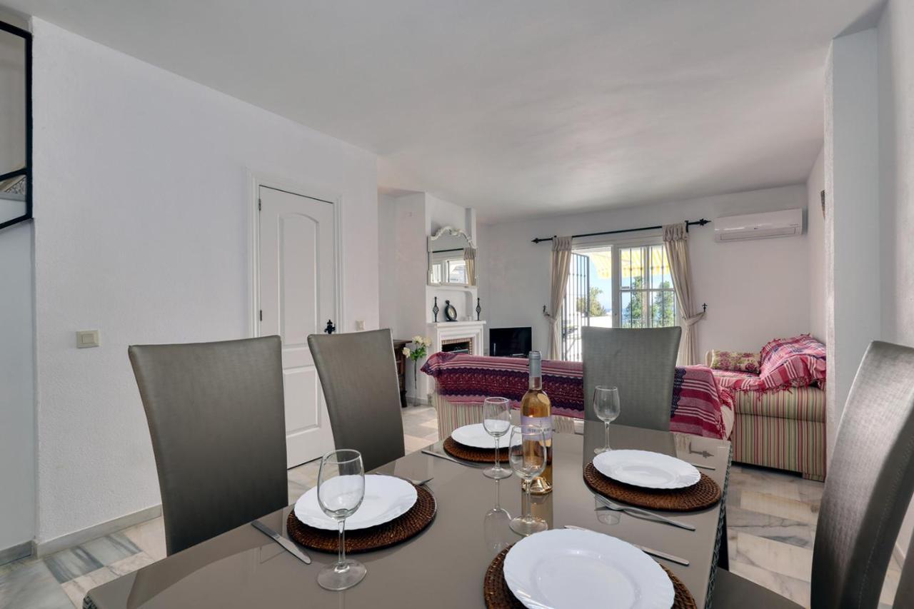 Quaint 2 Bedroom Townhouse With Pool Close To Sea! Benalmádena Extérieur photo