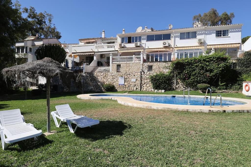Quaint 2 Bedroom Townhouse With Pool Close To Sea! Benalmádena Extérieur photo