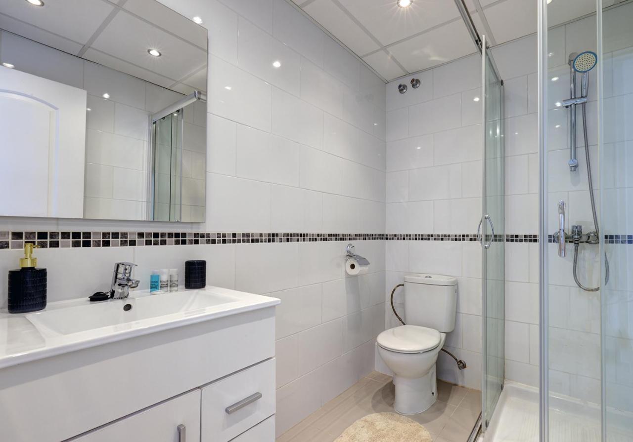 Quaint 2 Bedroom Townhouse With Pool Close To Sea! Benalmádena Extérieur photo