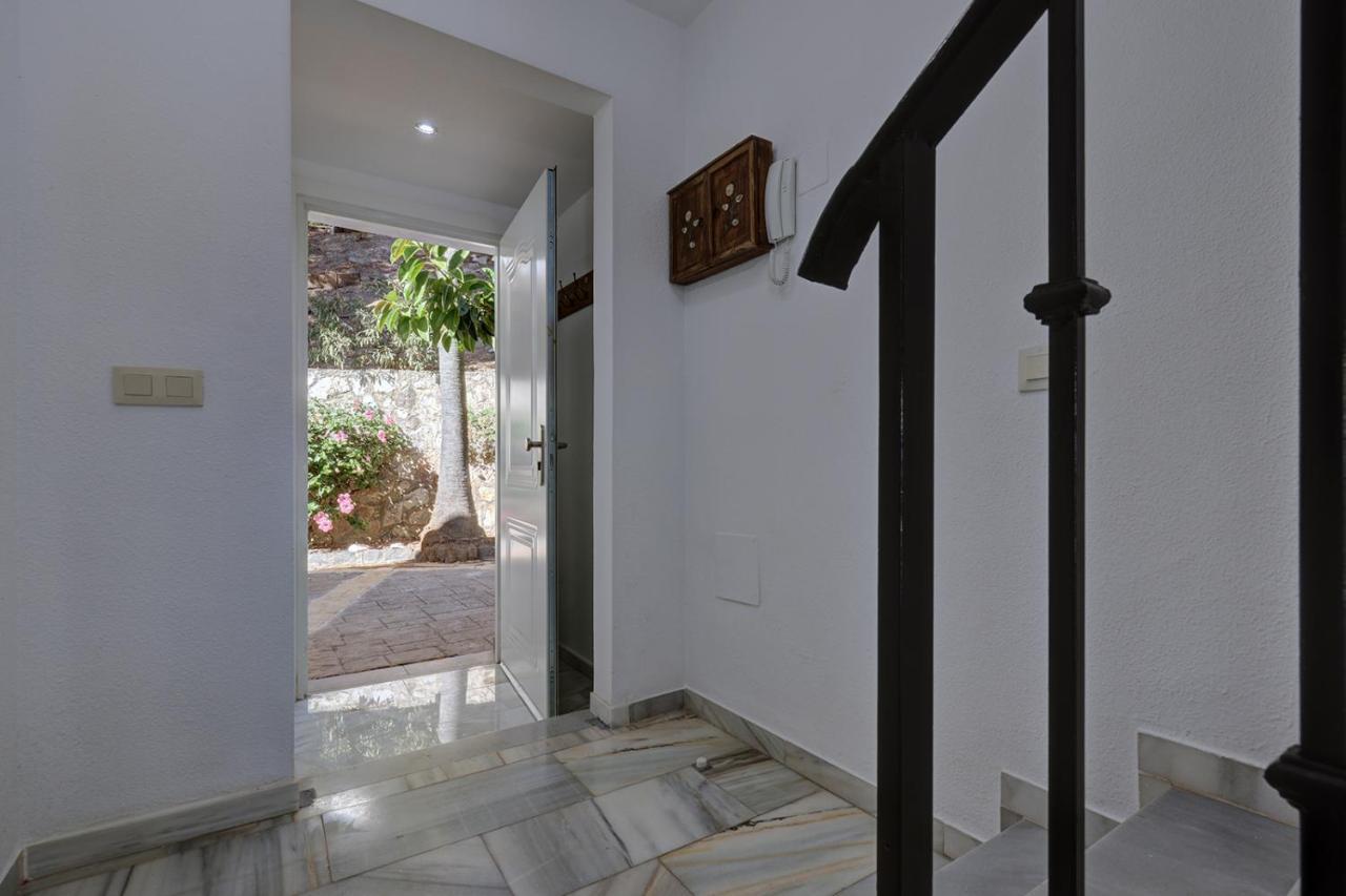 Quaint 2 Bedroom Townhouse With Pool Close To Sea! Benalmádena Extérieur photo